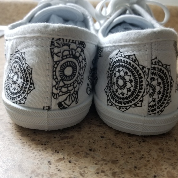 Adult Coloring Book Shoes + FREE MARKERS - Picture 5 of 8